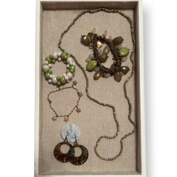 ⭐️3/$25⭐️ Vintage Jewelry Lot Bundle Green And Gold - Picture 1 of 5